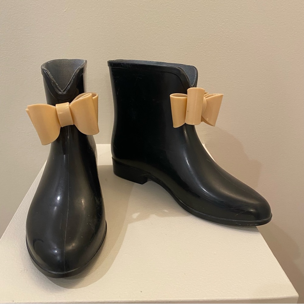 Black Ankle Rain Boots with Cream Bow Accent size 6